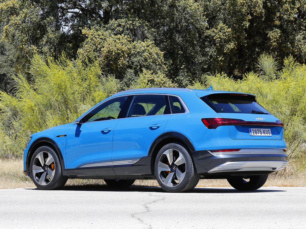 Audi e-tron estatica