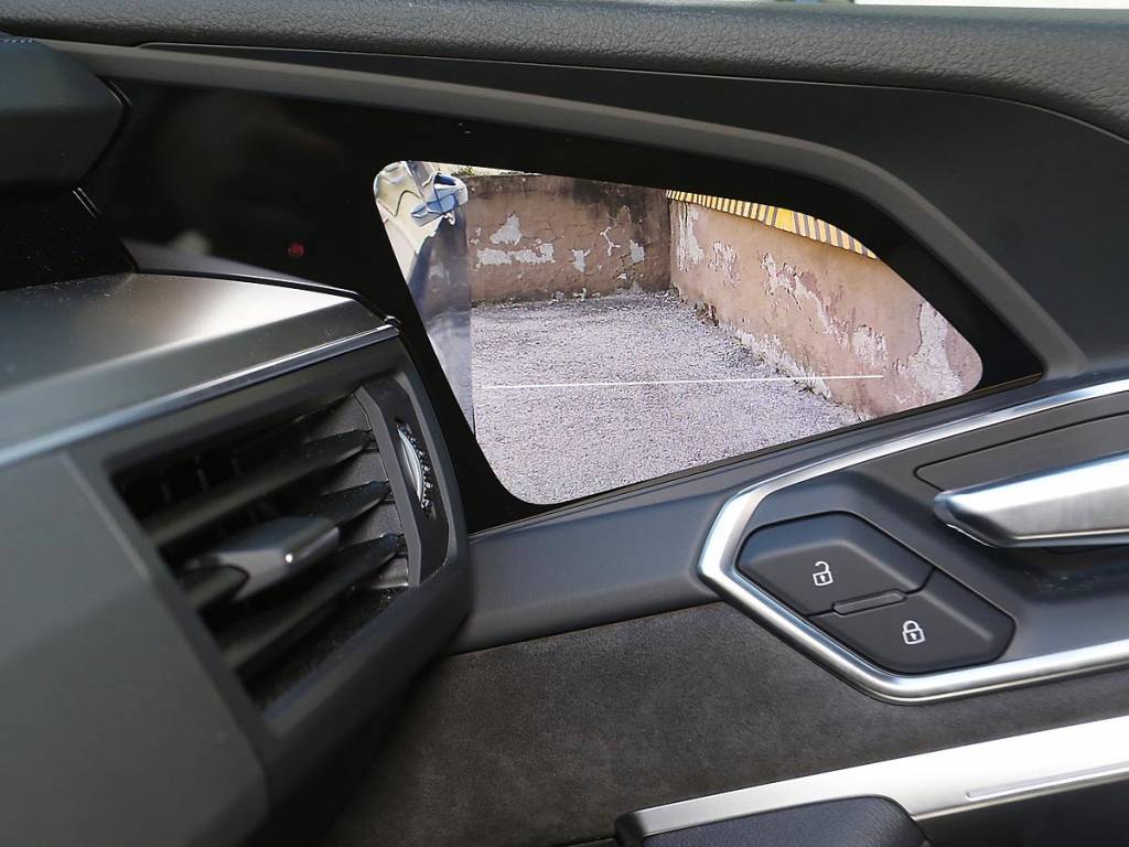 pantalla OLED espejos Audi e-tron