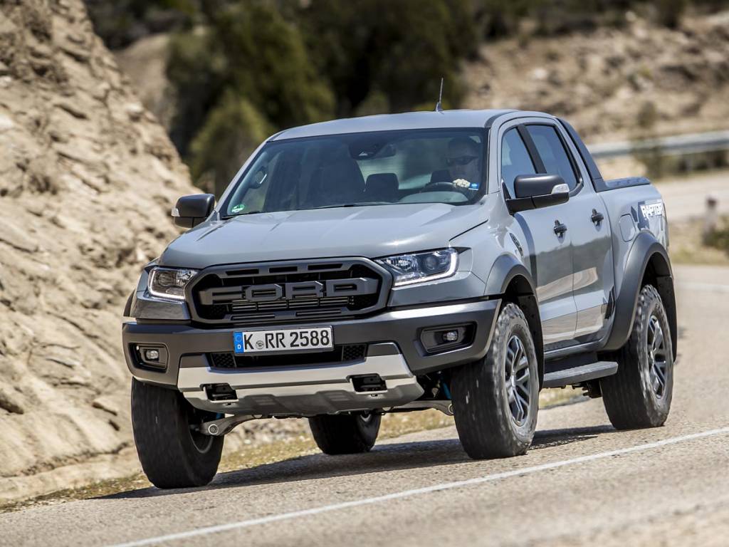 ford ranger raptor en carretera