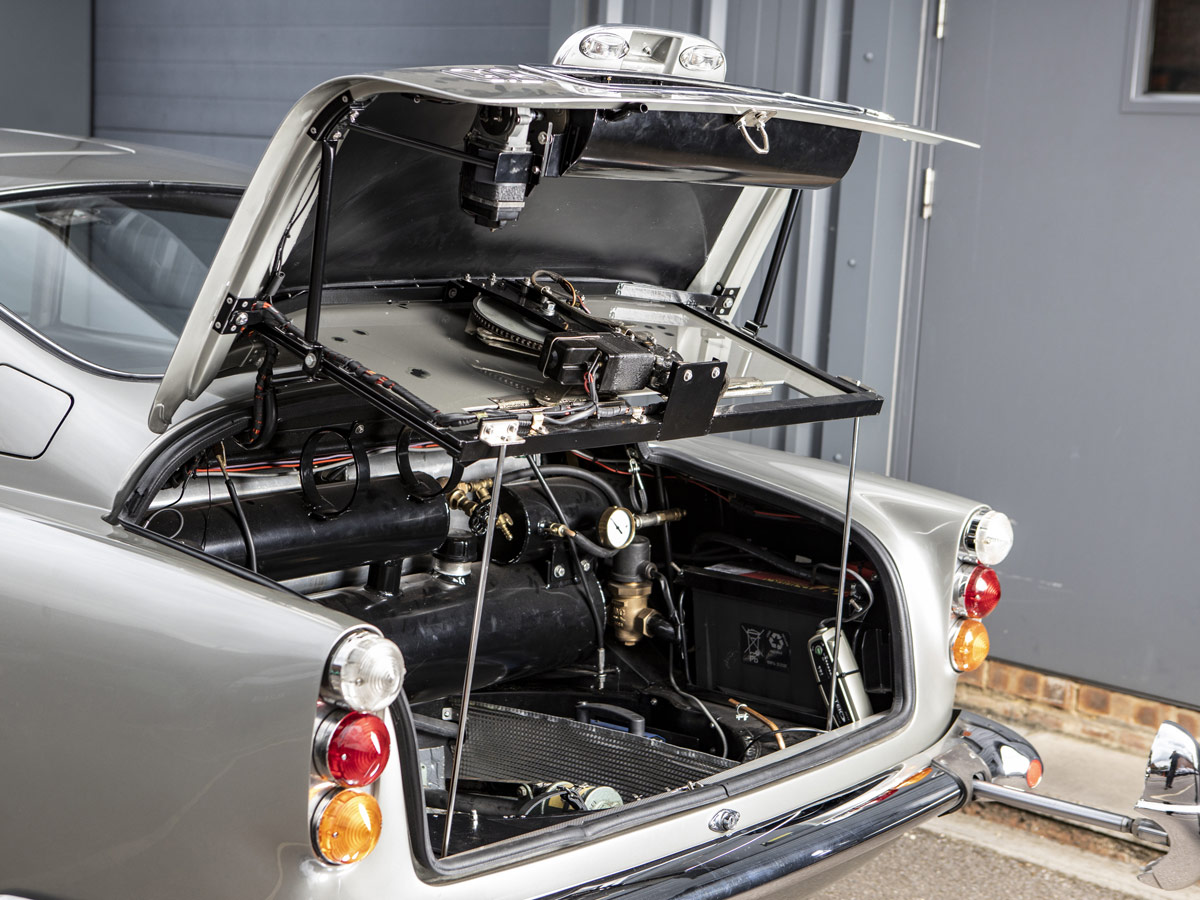 Aston Martin DB5 1965 James Bond