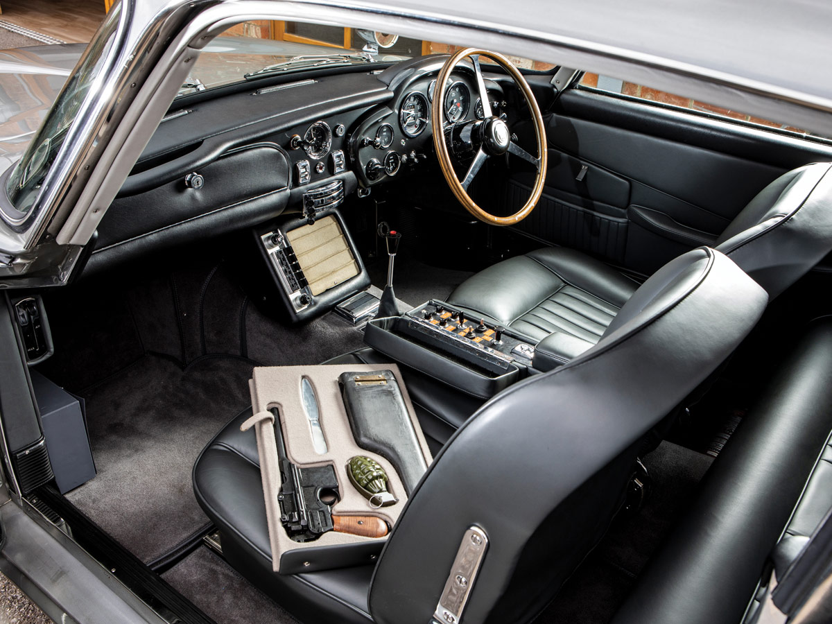 Aston Martin DB5 1965 James Bond