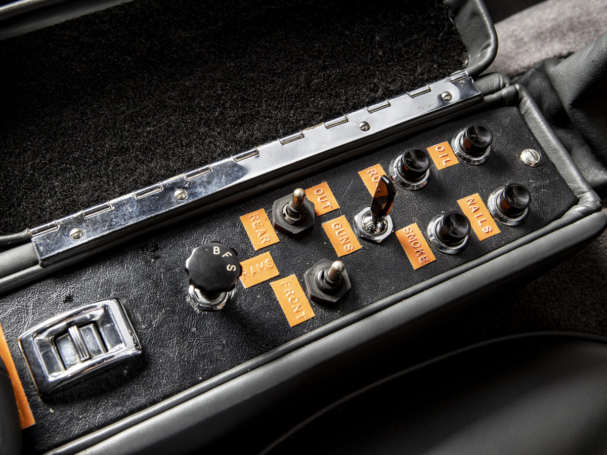 Aston Martin DB5 1965 James Bond