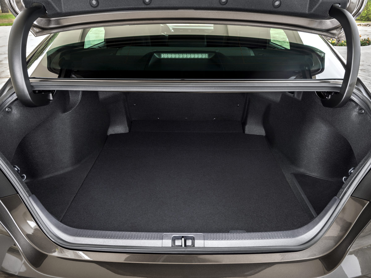 Toyota Camry Hybrid 2019