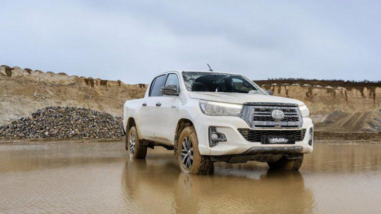 Toyota Hilux Legend Black 2019