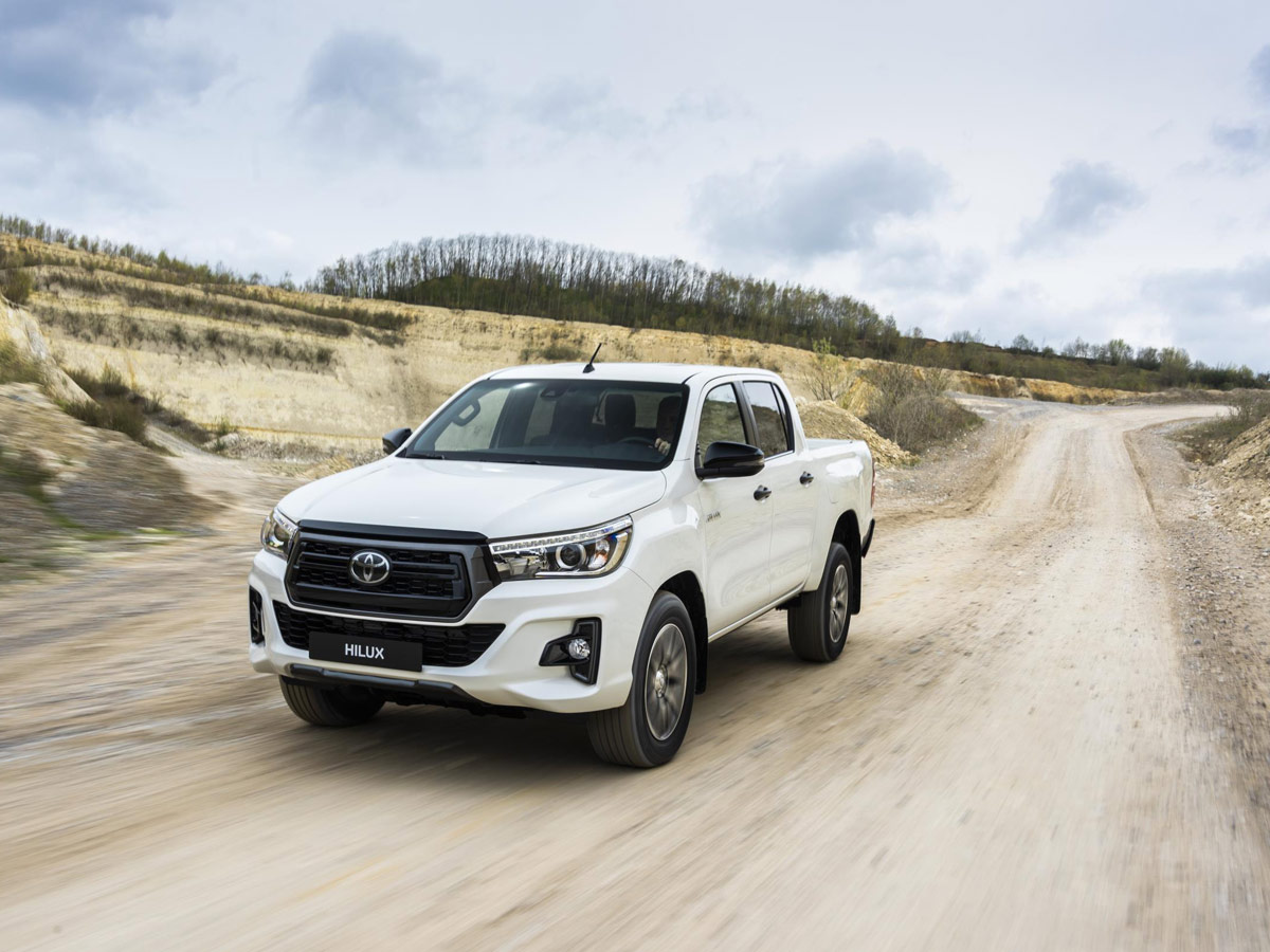 Toyota Hilux Legend Black 2019