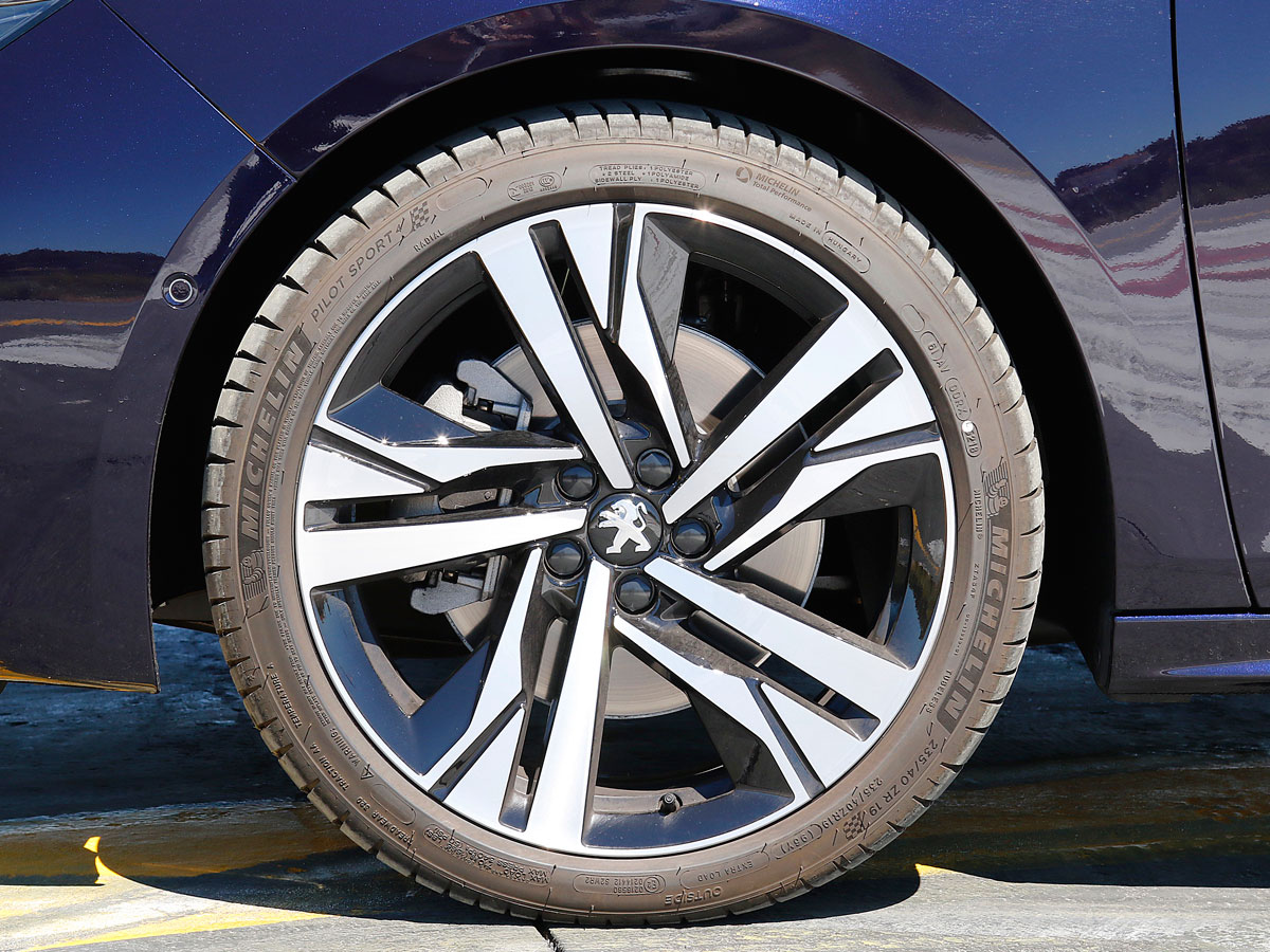 comparativa-bmw-420d-gran-coupe-peugeot-508-bhdi-180