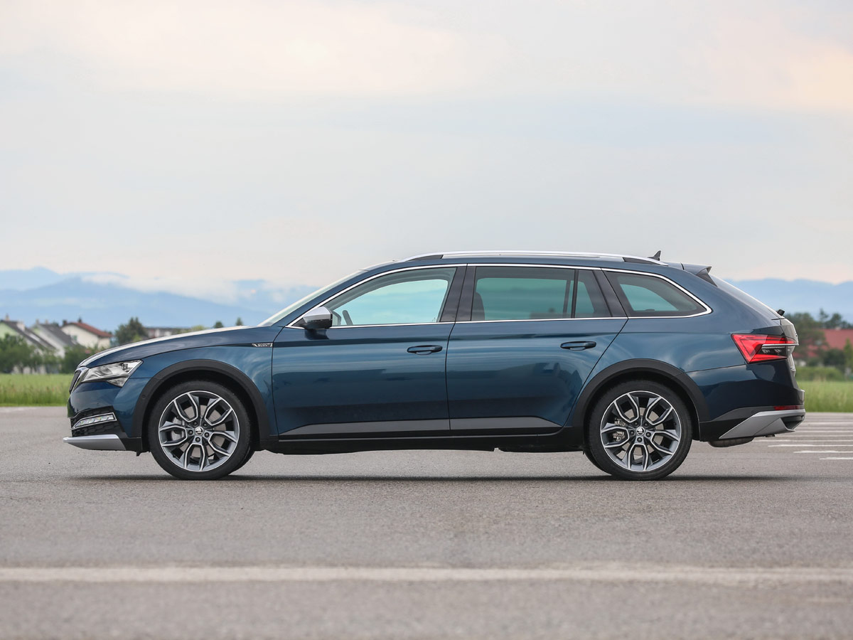 Skoda Superb Scout 2019
