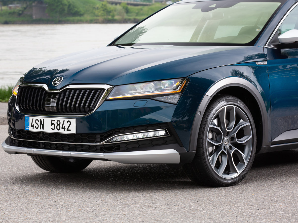 Skoda Superb Scout 2019