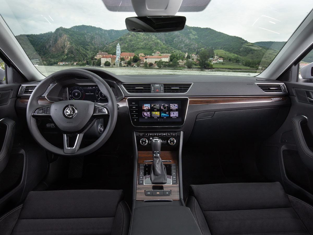 Skoda Superb Scout 2019
