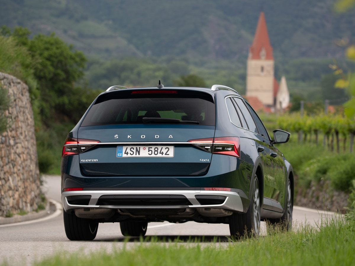 Skoda Superb Scout 2019