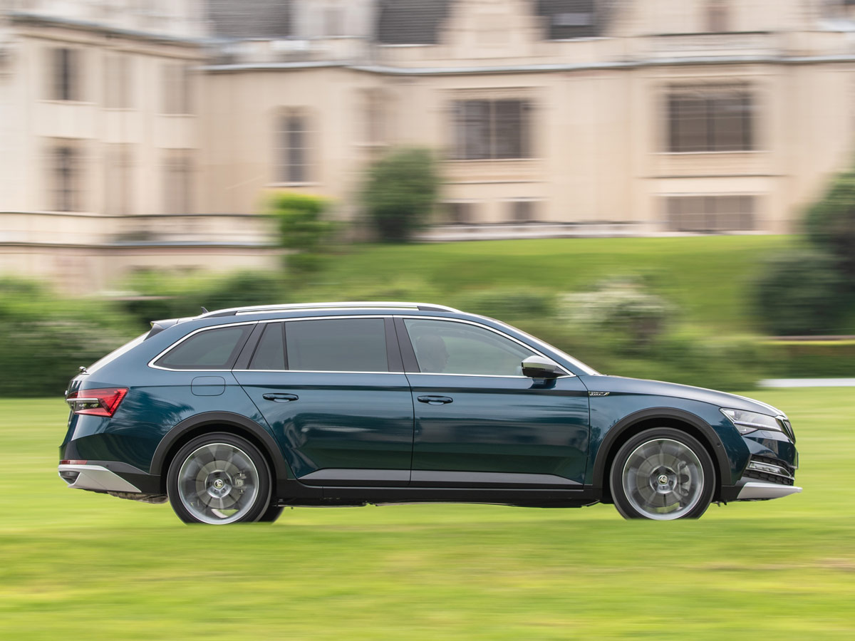 Skoda Superb Scout 2019
