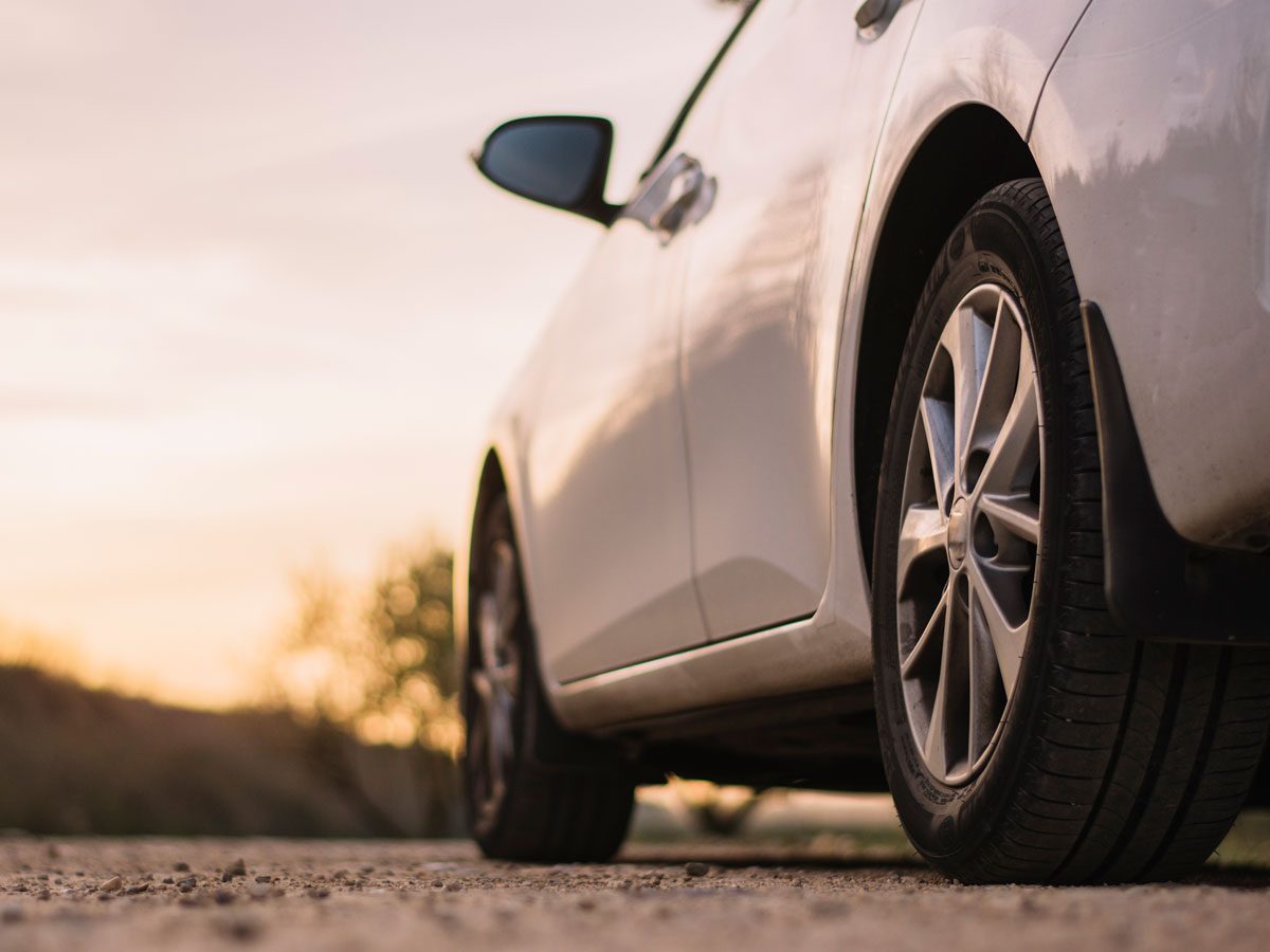 neumáticos del coche fricción