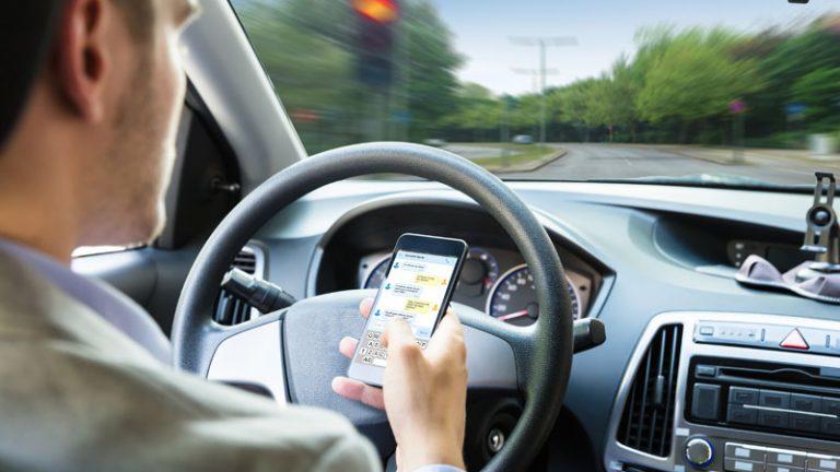 telefono-movil-coche