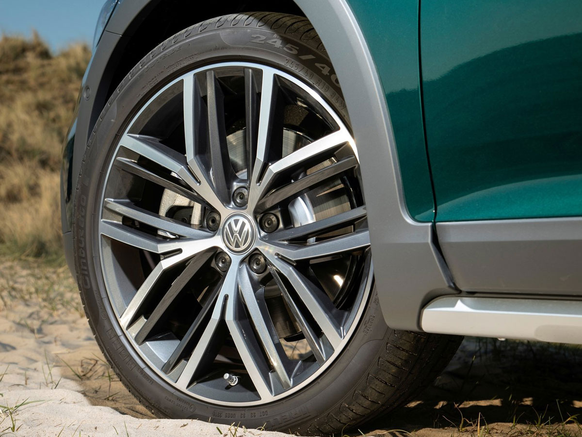 volkswagen-passat-2019