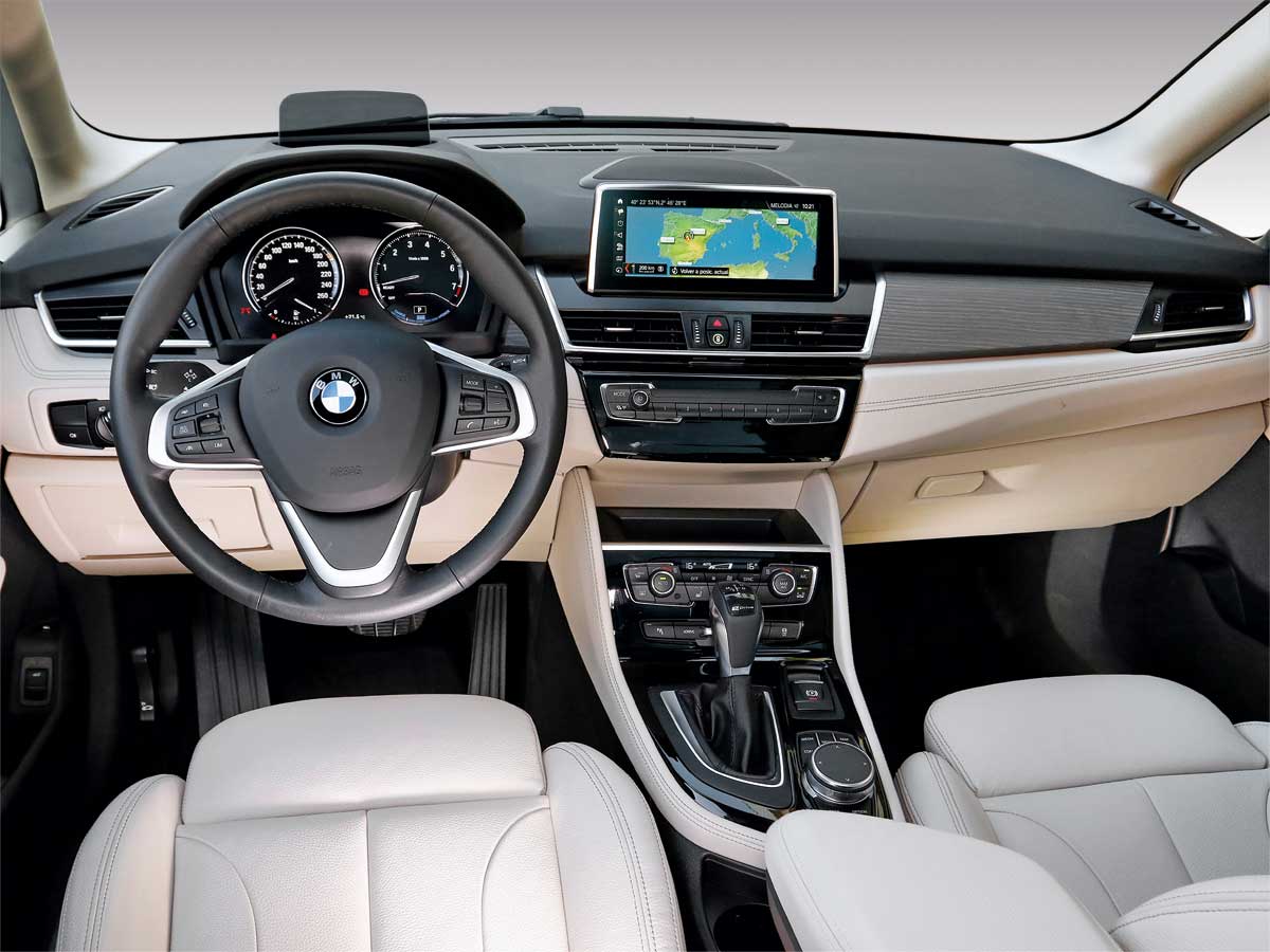 bmw 225xe híbrido enchufable interior
