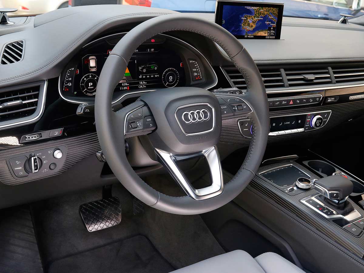 Audi Q7 e-tron 2016 interior