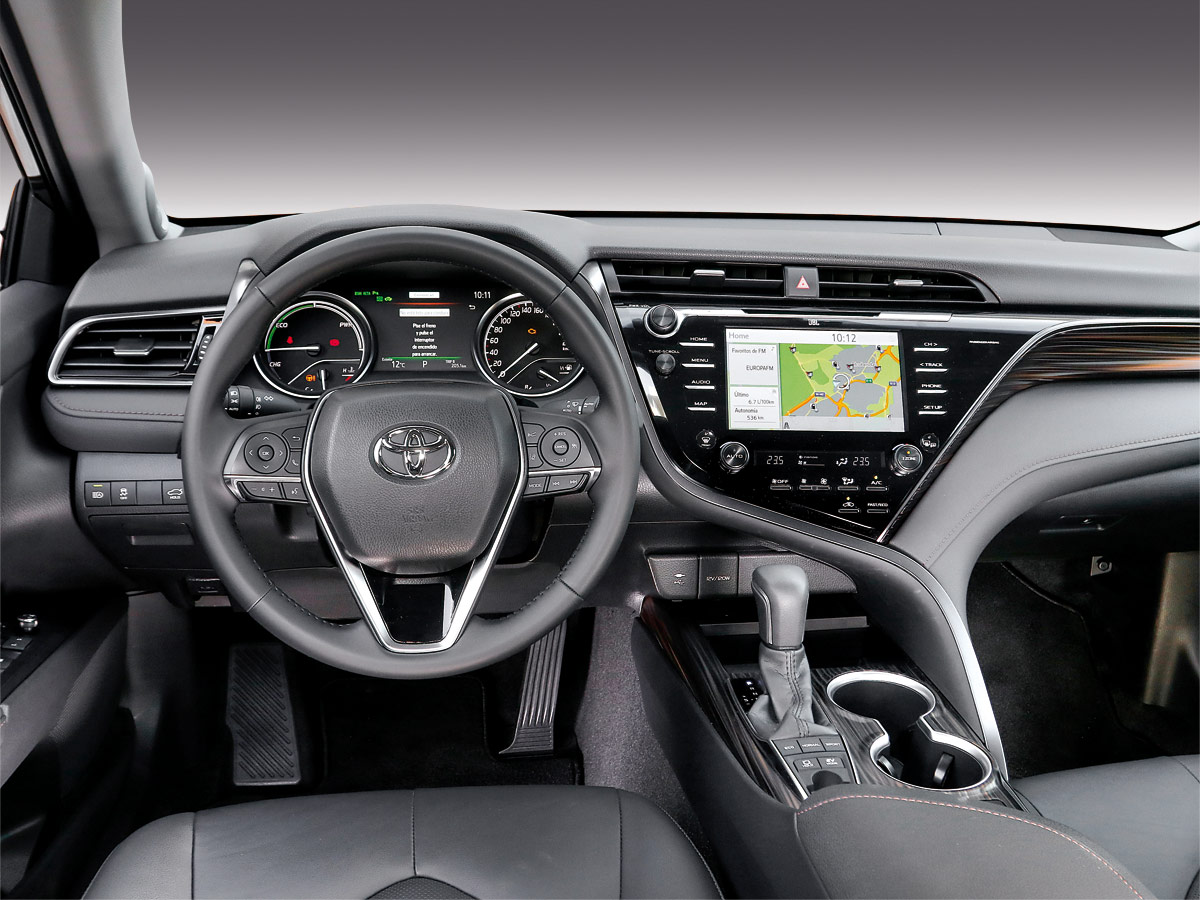 Prueba Toyota Camry 220H Luxury 2019