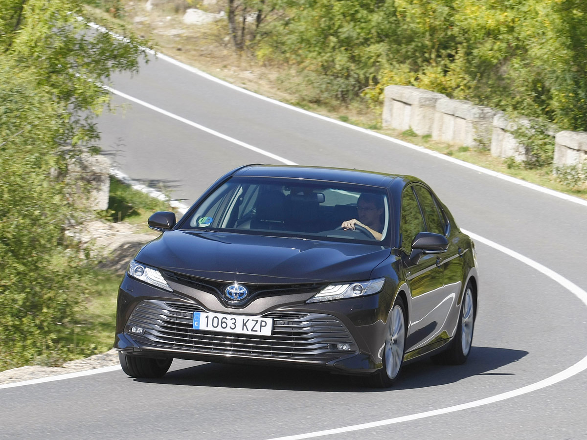Prueba Toyota Camry 220H Luxury 2019