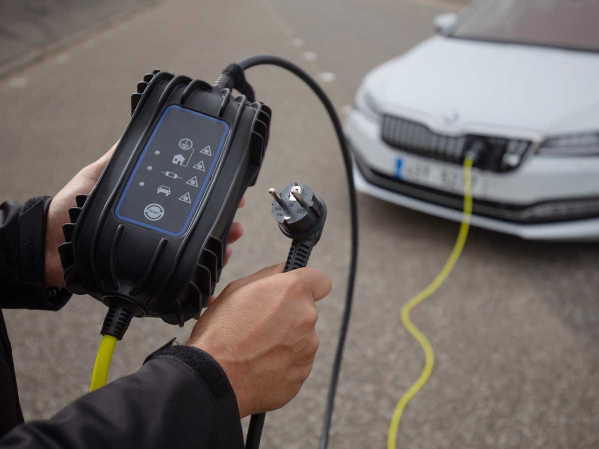 skoda superb iv carga batería