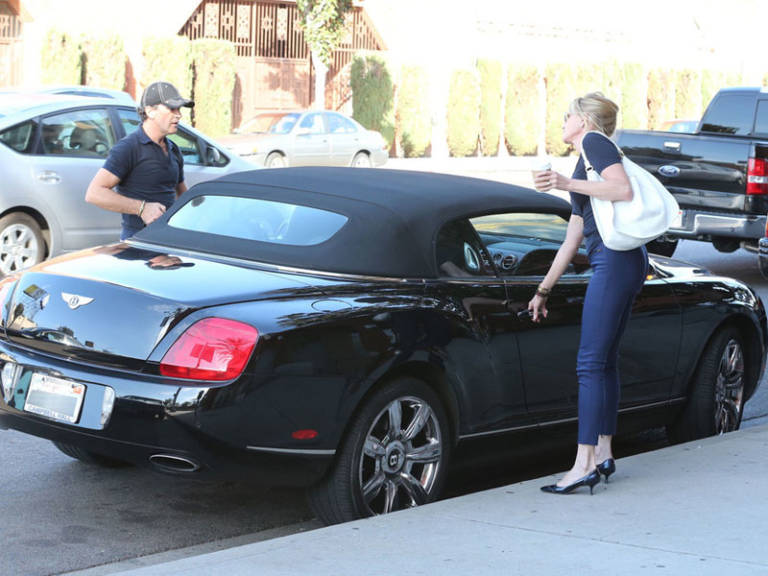 Estos son los coches que conducen las estrellas de Hollywood - Clicacoches