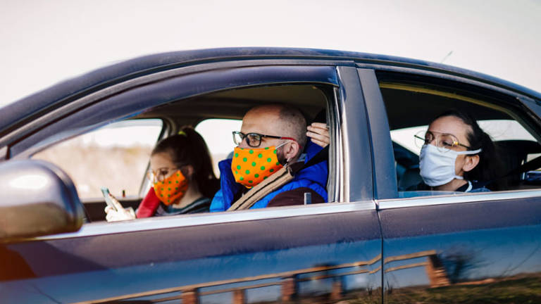 Mascarillas en el coche