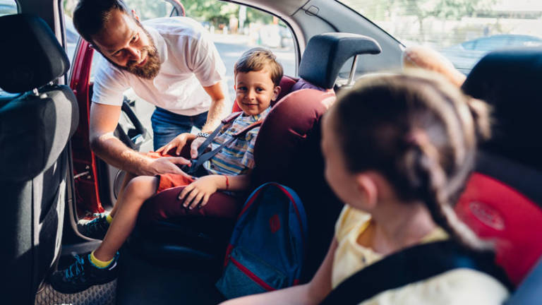 Niños coche