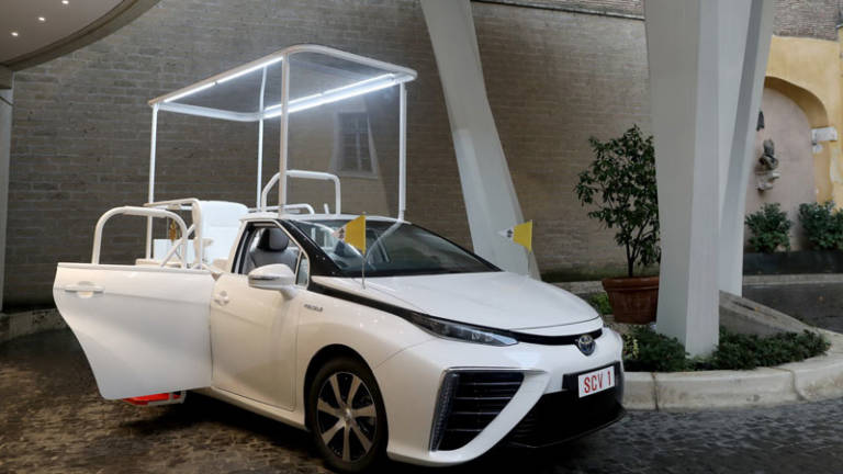El Papa estrena el Papamóvil más ecológico: un Toyota Mirai El Papa estrena el Papamóvil más ecológico: un Toyota Mirai