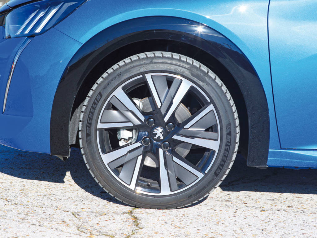 Comparativa Peugeot 208 GT Line PureTech 130 2020