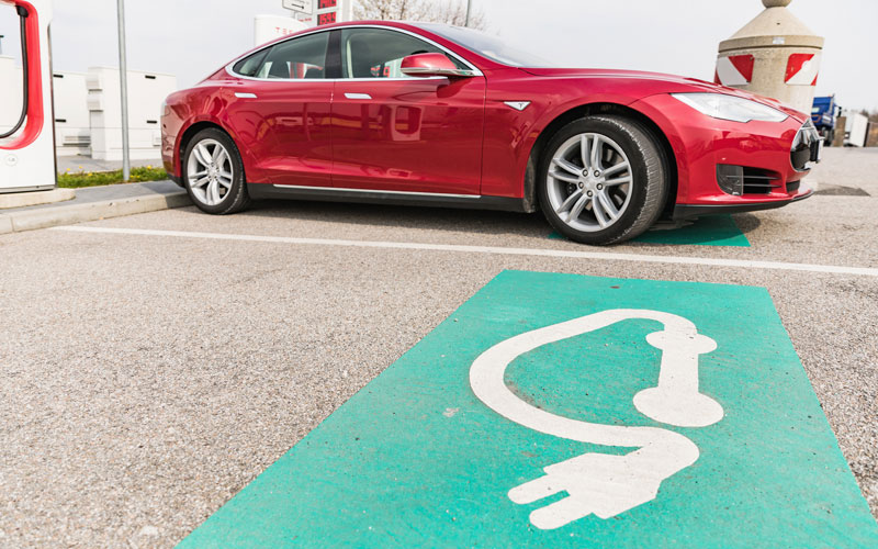 Multa millonaria a Tesla por culpa de sus baterías