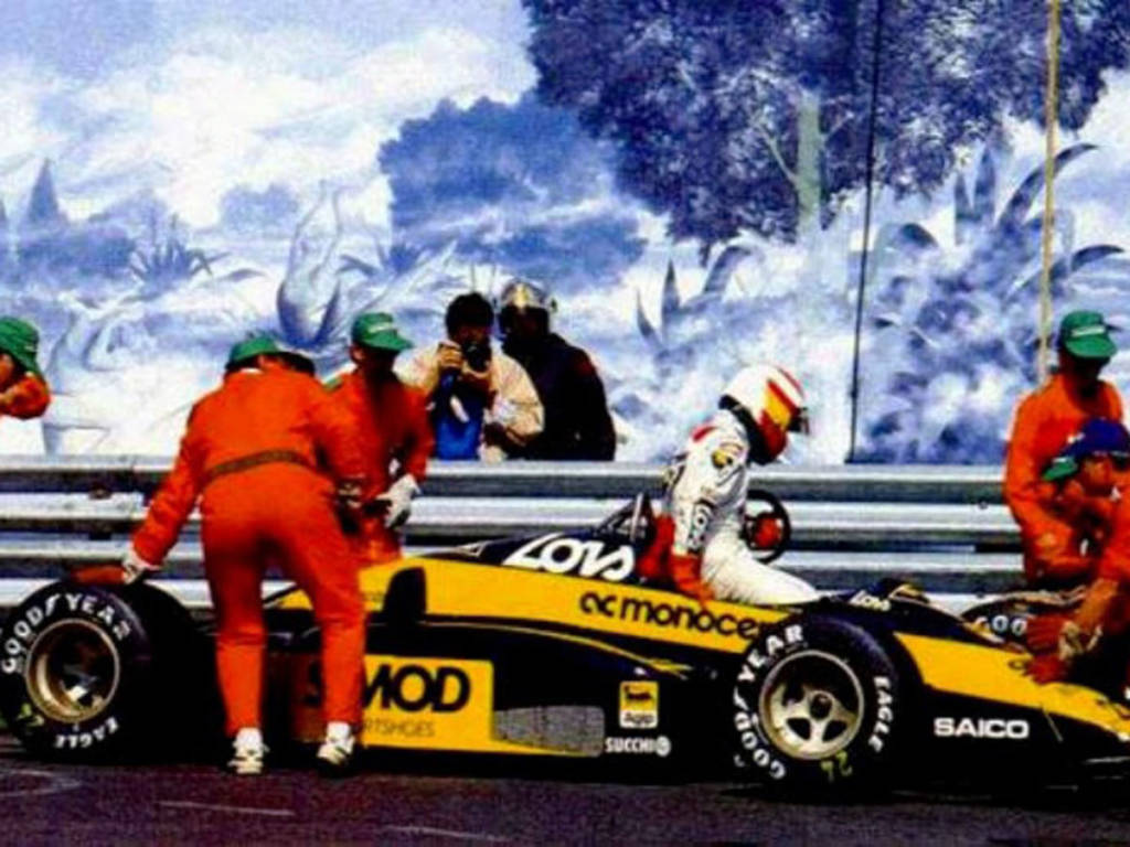 Participó en 21 GP de Fórmula 1 con el equipo Minardi