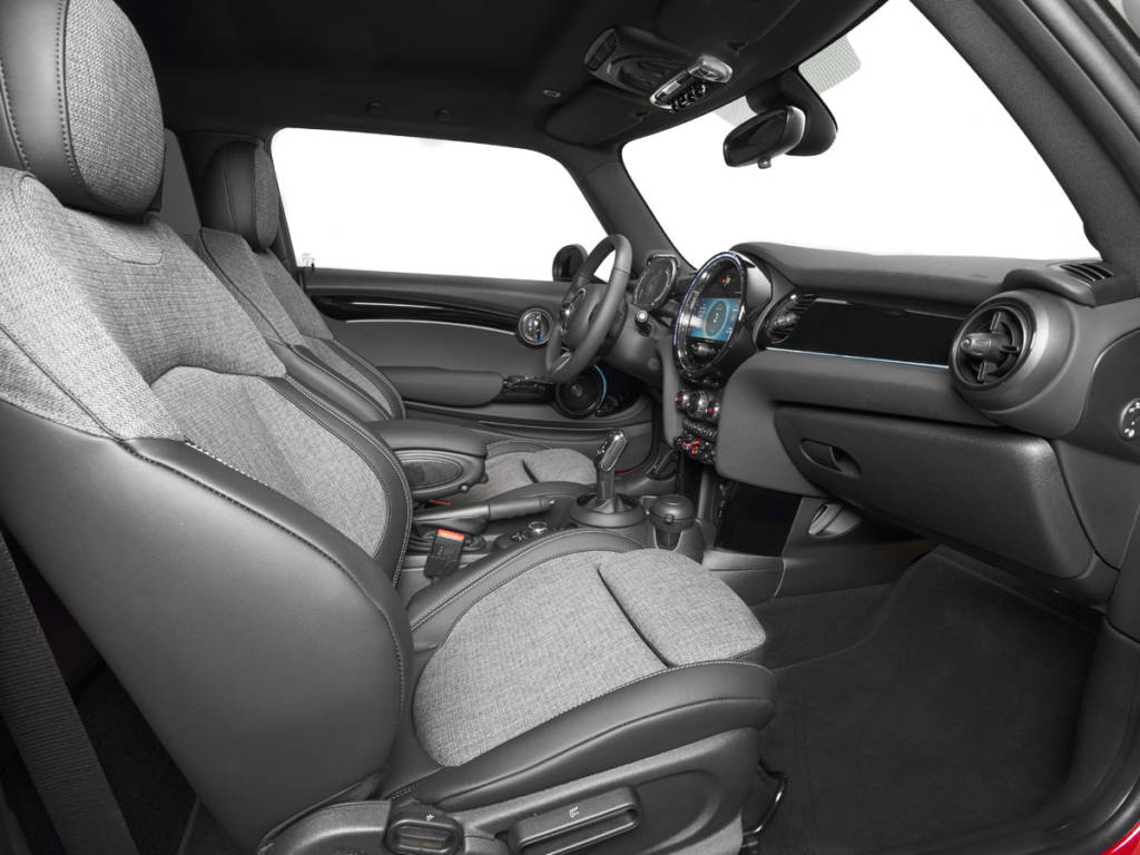 Nuevos tapizados y materiales llegan al habitáculo del MINI One