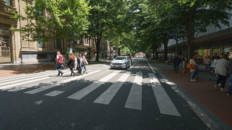 Entre las normativas que la DGT estudia está la sustitución de semáforos por pasos de peatones.