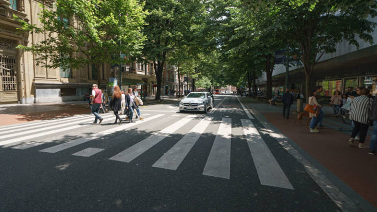 Entre las normativas que la DGT estudia está la sustitución de semáforos por pasos de peatones.