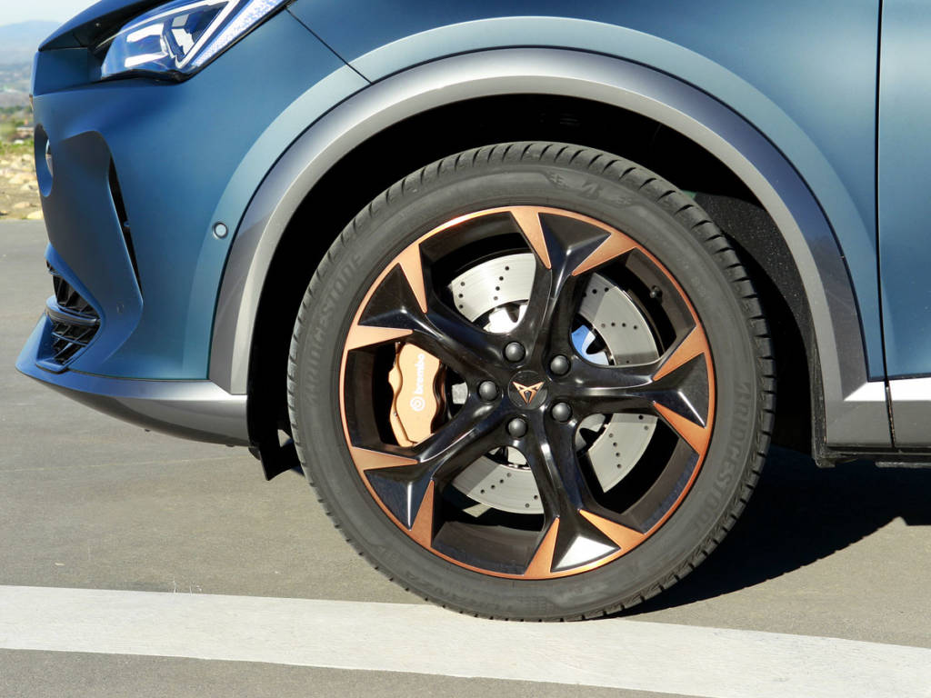 Las llantas son de serie de 19 pulgadas.