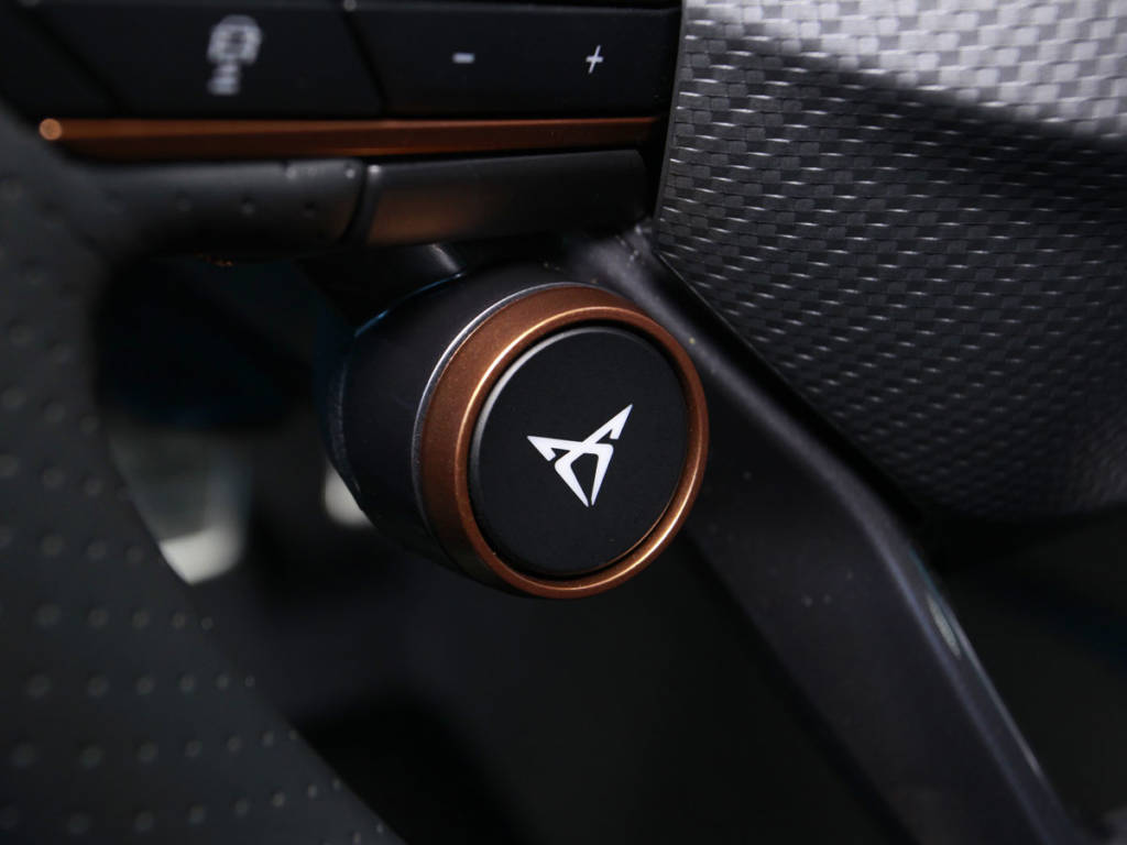 Botón de arranque situado en el volante multifunción