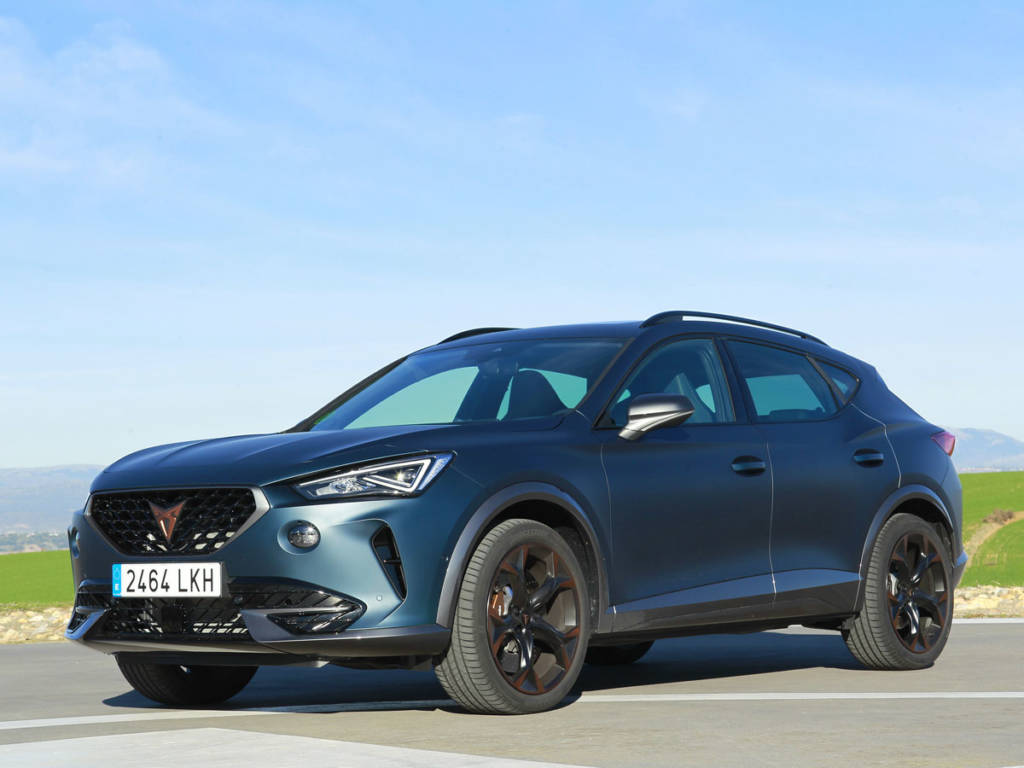 vista tres cuartos delantera del Cupra Formentor.