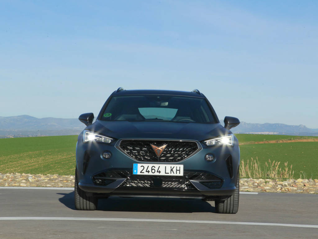 Vista frontal del Cupra Formentor.