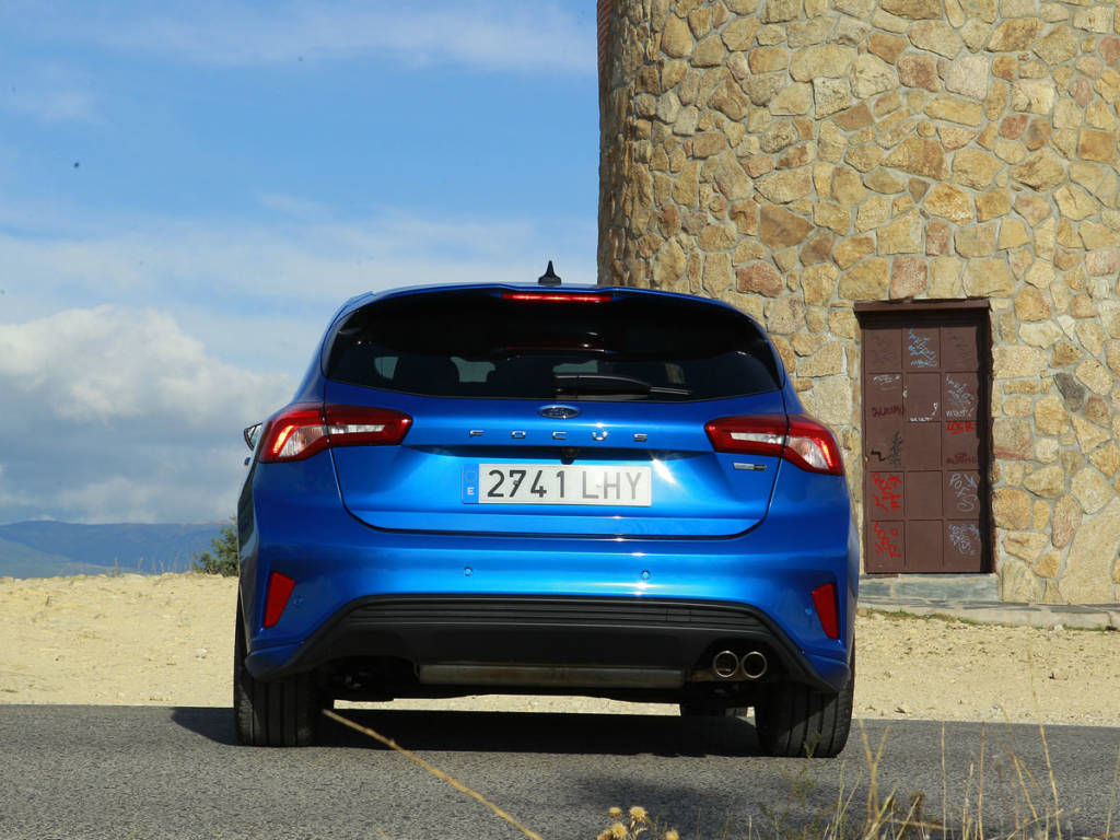 Vista trasera del Ford Focus MHEV