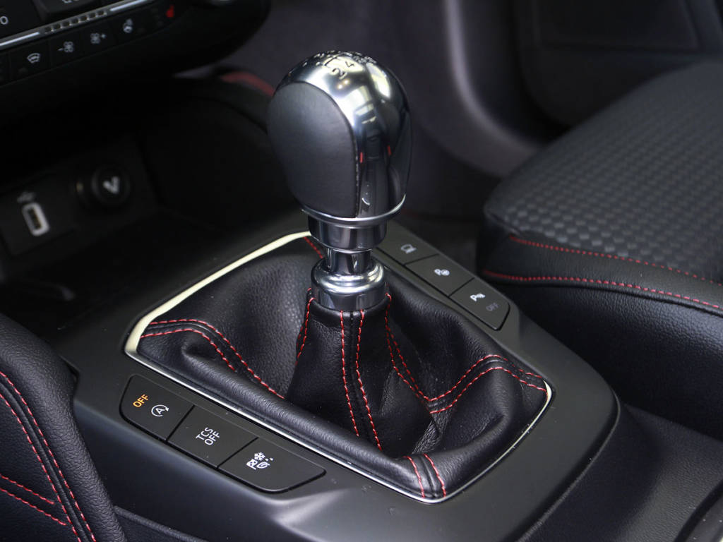 el Ford Focus MHEV solo se puede encontrar junto a una caja manual de 6 relaciones.