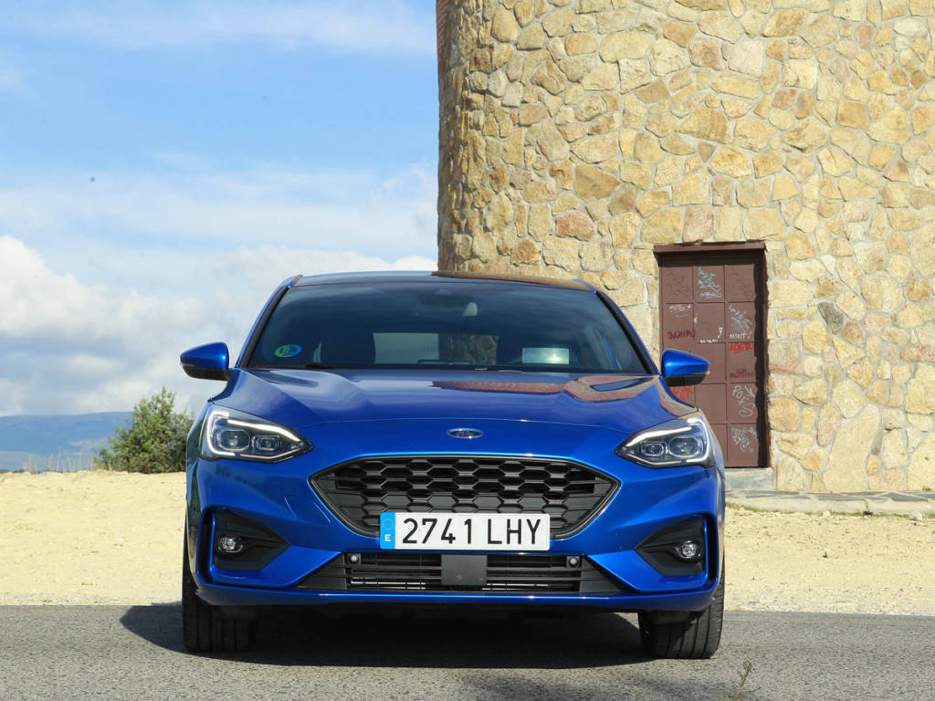 Vista frontal del Ford Focus MHEV