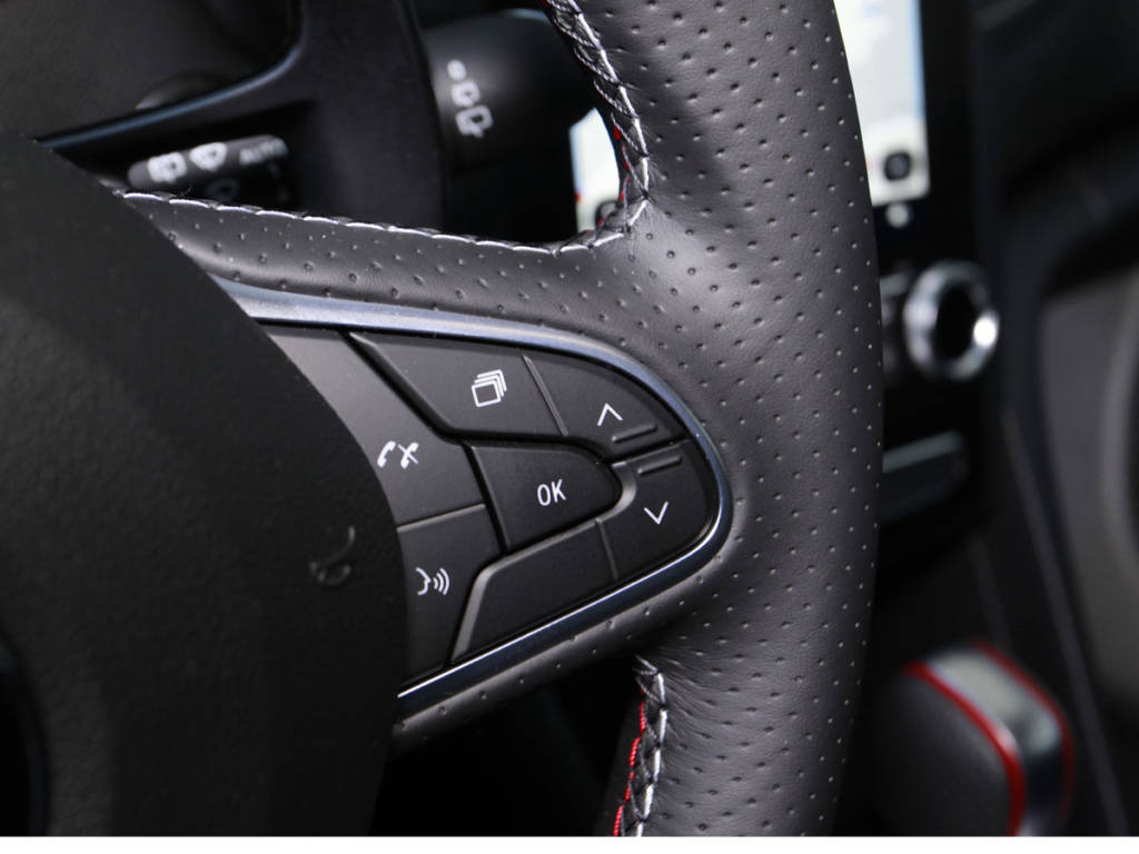 Detalle de la derecha del volante multifunción
