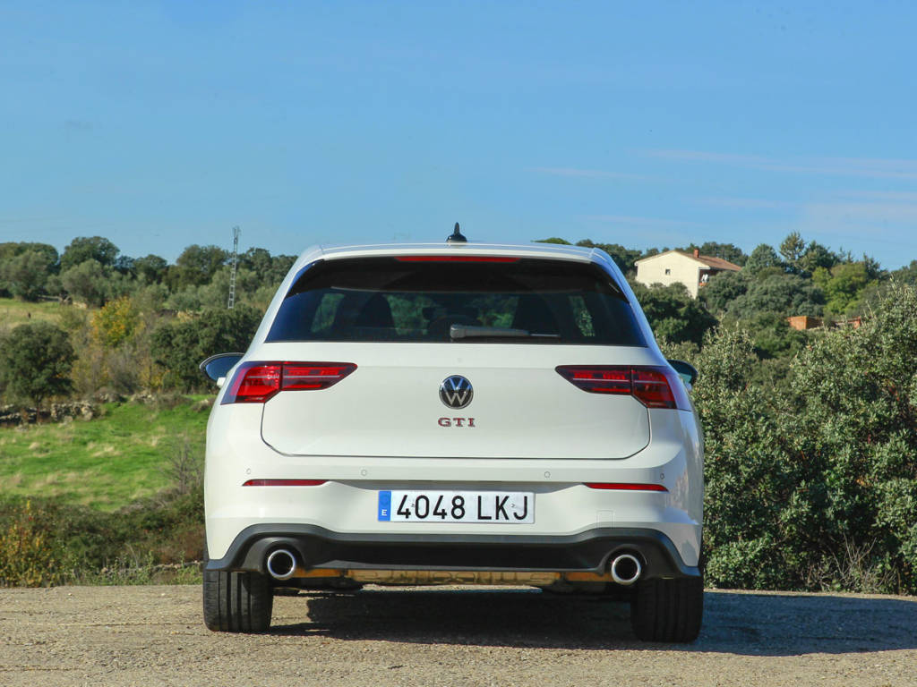 Visión de la trasera del Volkswagen Golf GTI