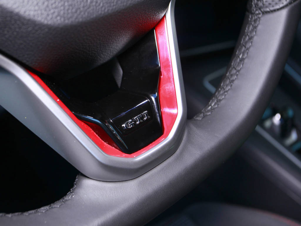 Detalle del volante del Golf GTI