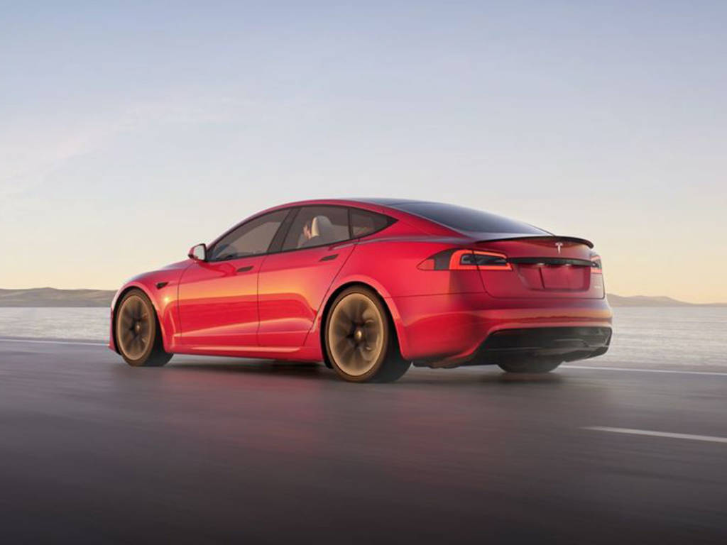 La trasera del Tesla Model S también muestra cambios en el paragolpes