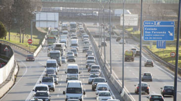 Zigzaguear entre coches y otras maniobras peligrosas al circular