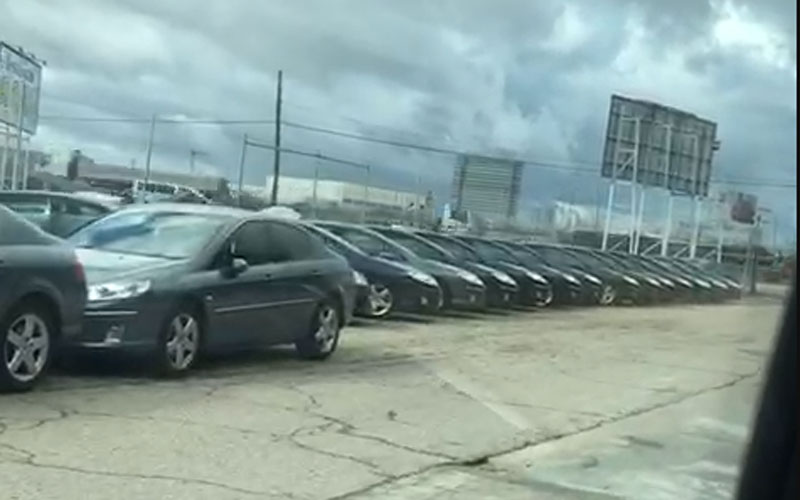 Cada uno de estos coches oficiales tendría una edad de 13 años y habrían hecho más de 200.000 km