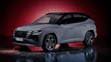 Muestra un diseño deportivo inspirado en la competición.