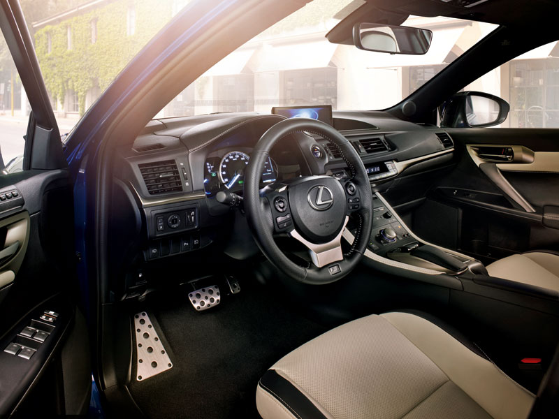 El Lexus CT200h está disponible desde 24.900 euros