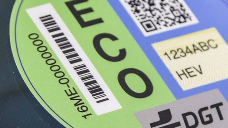 Las nuevas pegatinas de la DGT deberían llegar antes de verano