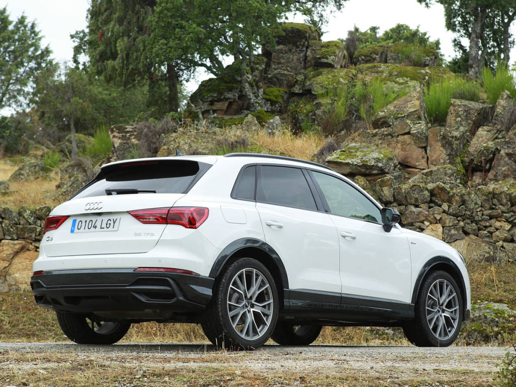 Vista tres cuatros trasera Audi Q3